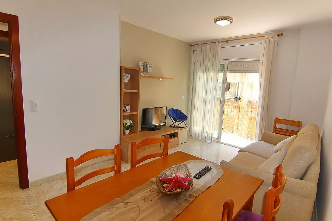 Apartment in Sant Antoni de Calonge located on the second line from the sea.