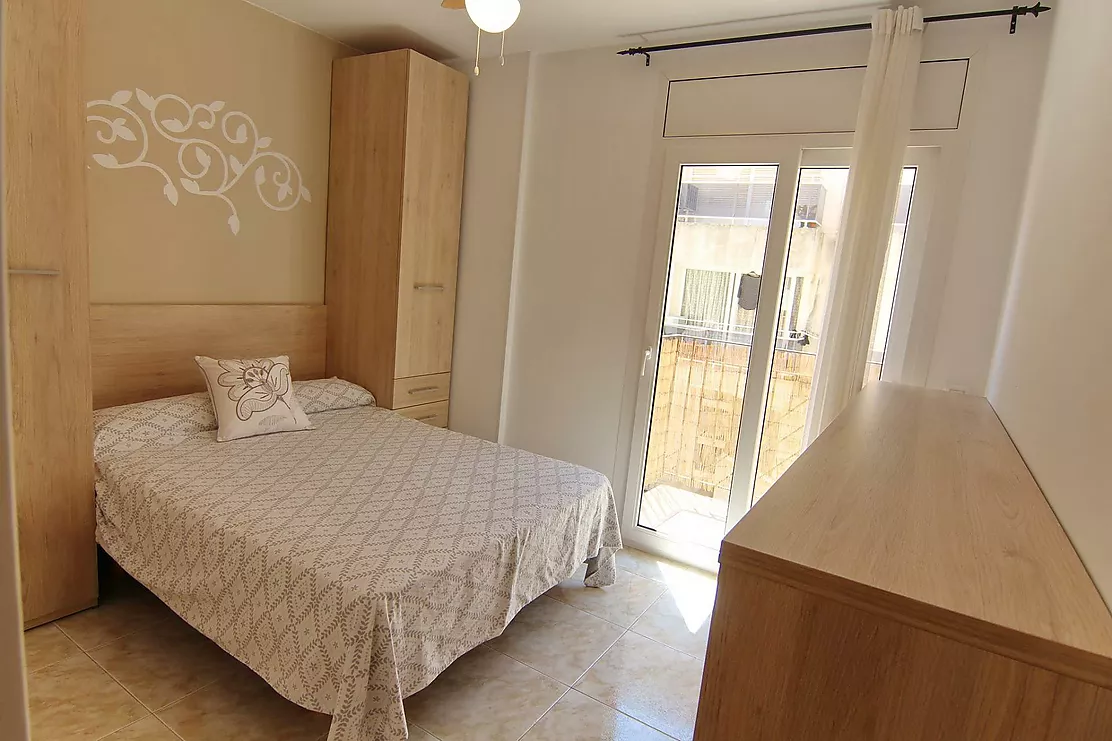 Apartment in Sant Antoni de Calonge located on the second line from the sea.