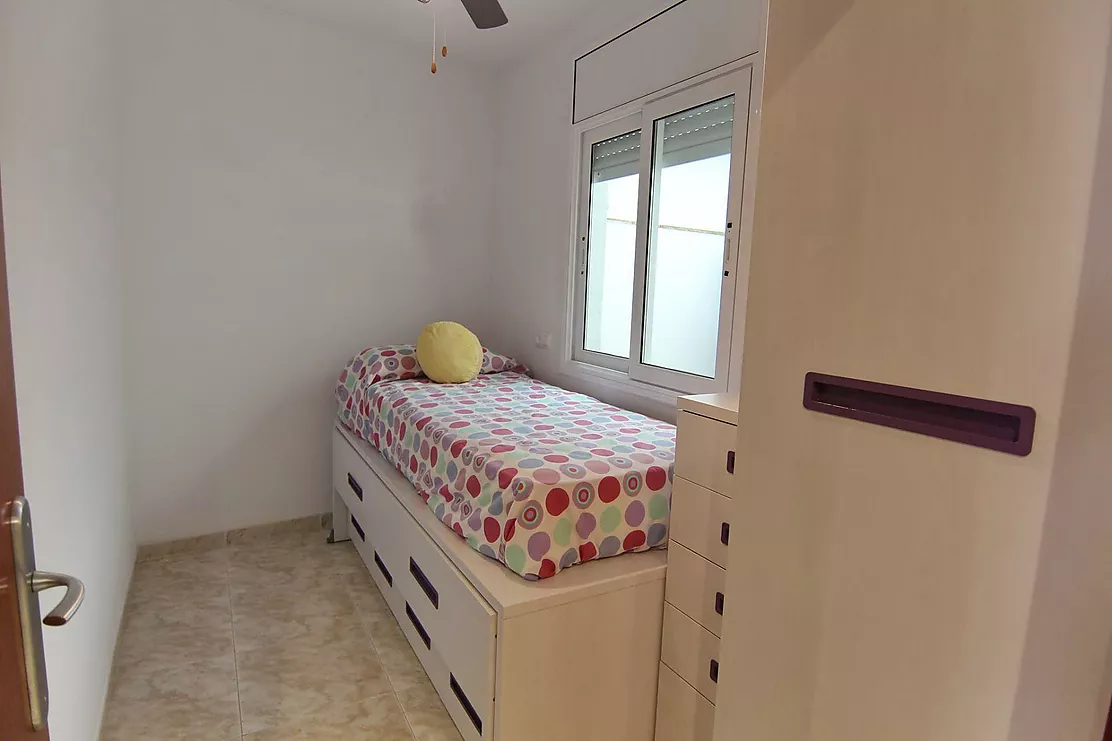 Apartamento en Sant Antoni de Calonge situado en segunda línea de mar.