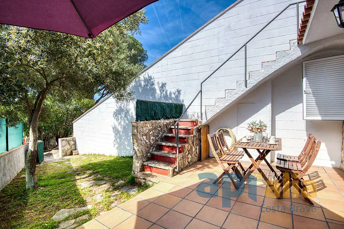 Maison de ville dans une communauté calme avec grande piscine et solarium