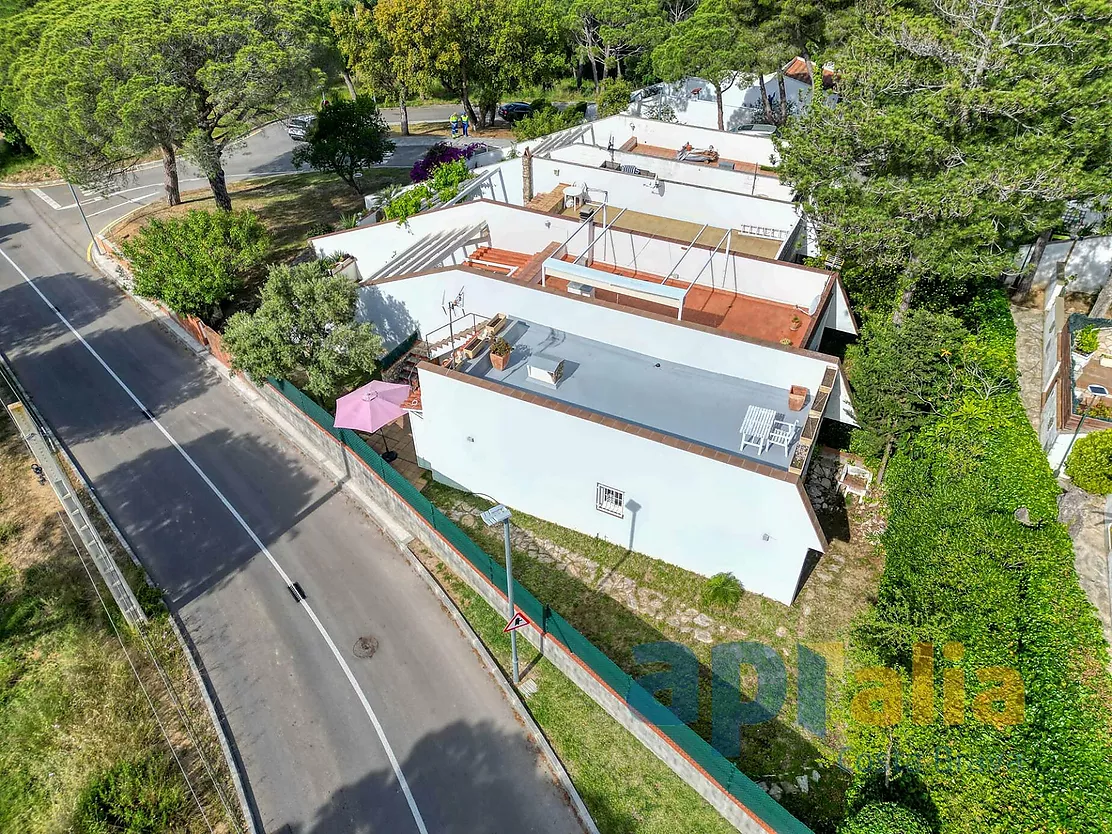 Maison de ville dans une communauté calme avec grande piscine et solarium