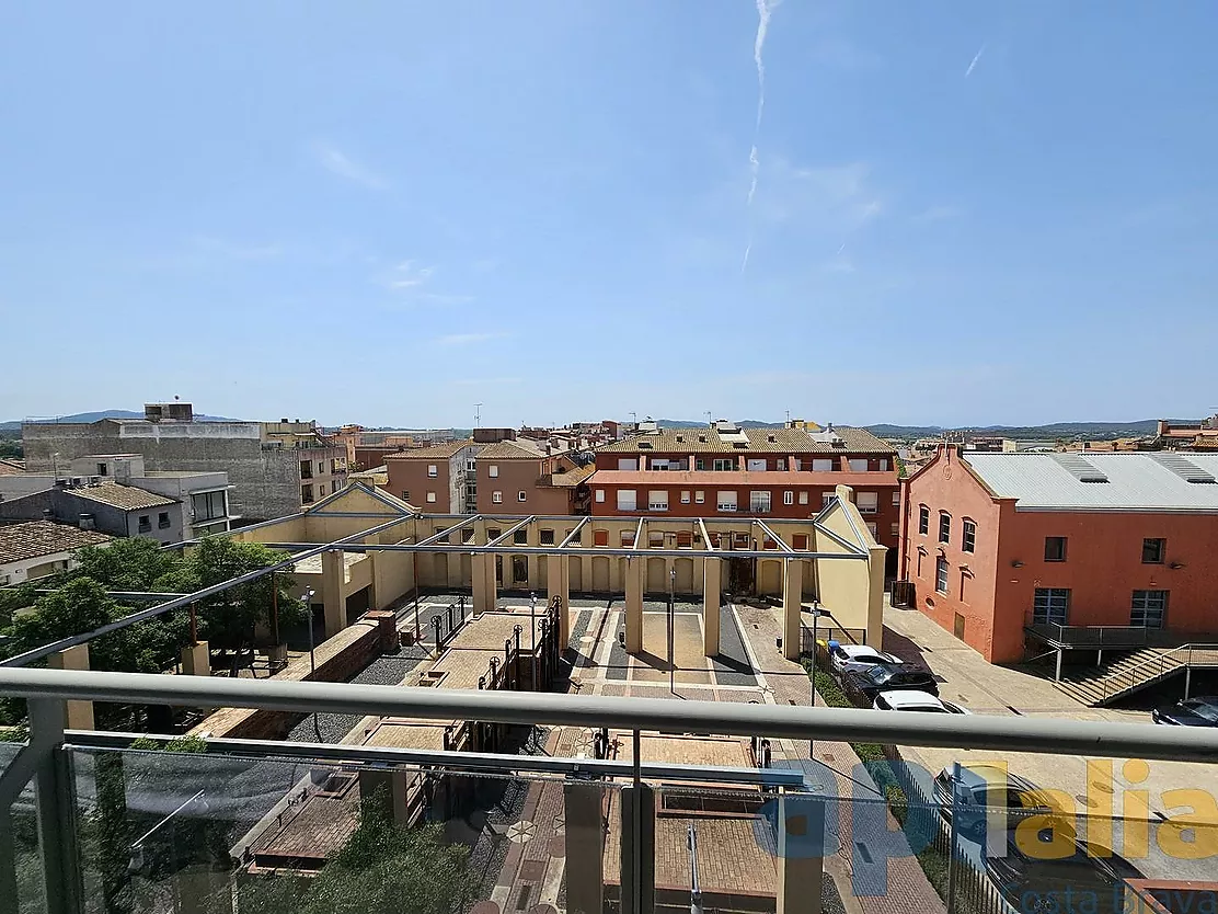 DÚPLEX AMB TERRASSA I VISTES AL CENTRE DE PALAFRUGELL