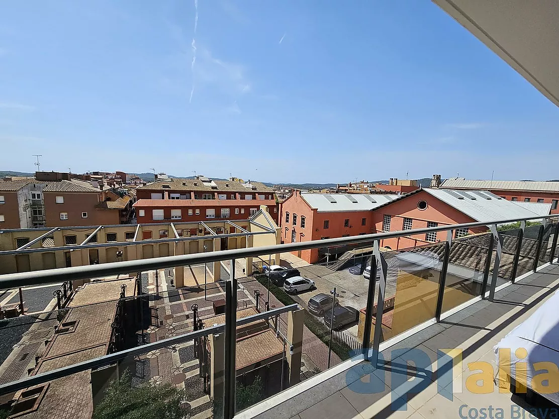 DUPLEX AVEC TERRASSE ET VUE AU CENTRE DE PALAFRUGELL