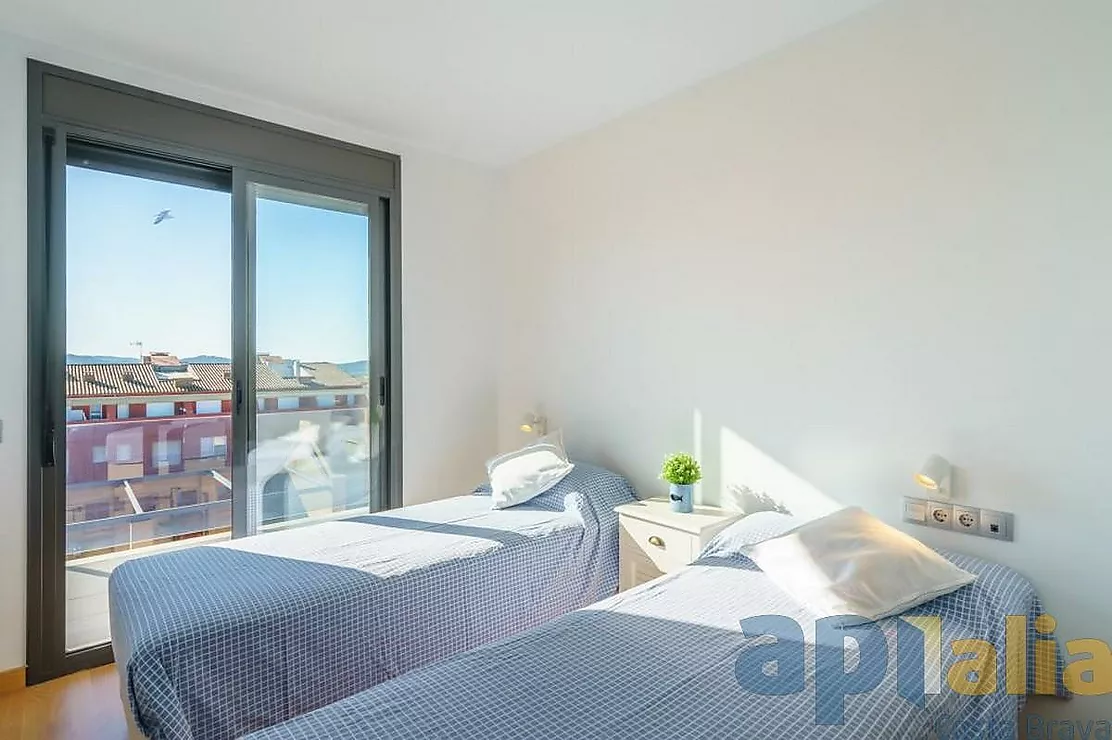 DUPLEX AVEC TERRASSE ET VUE AU CENTRE DE PALAFRUGELL