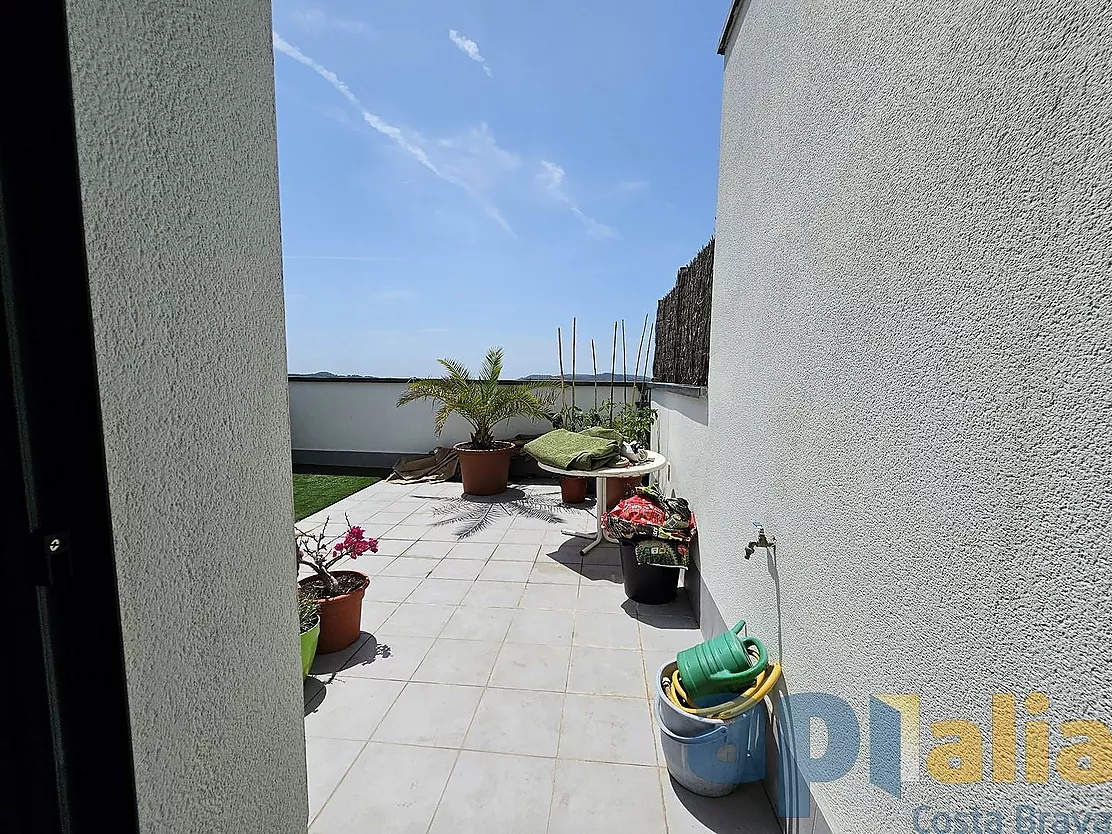 DUPLEX AVEC TERRASSE ET VUE AU CENTRE DE PALAFRUGELL