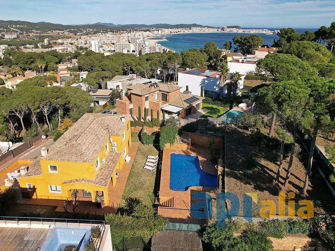 Exclusiva villa en Treumal, Sant Antoni de Calonge, a pocos pasos de las mejores playas de la Costa Brava.