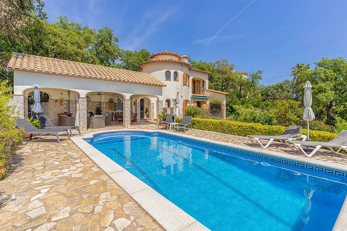 Charmante Villa Méditerranéenne à Vizcondado de Cabanyes avec Piscine Privée et Vues Imprenables.