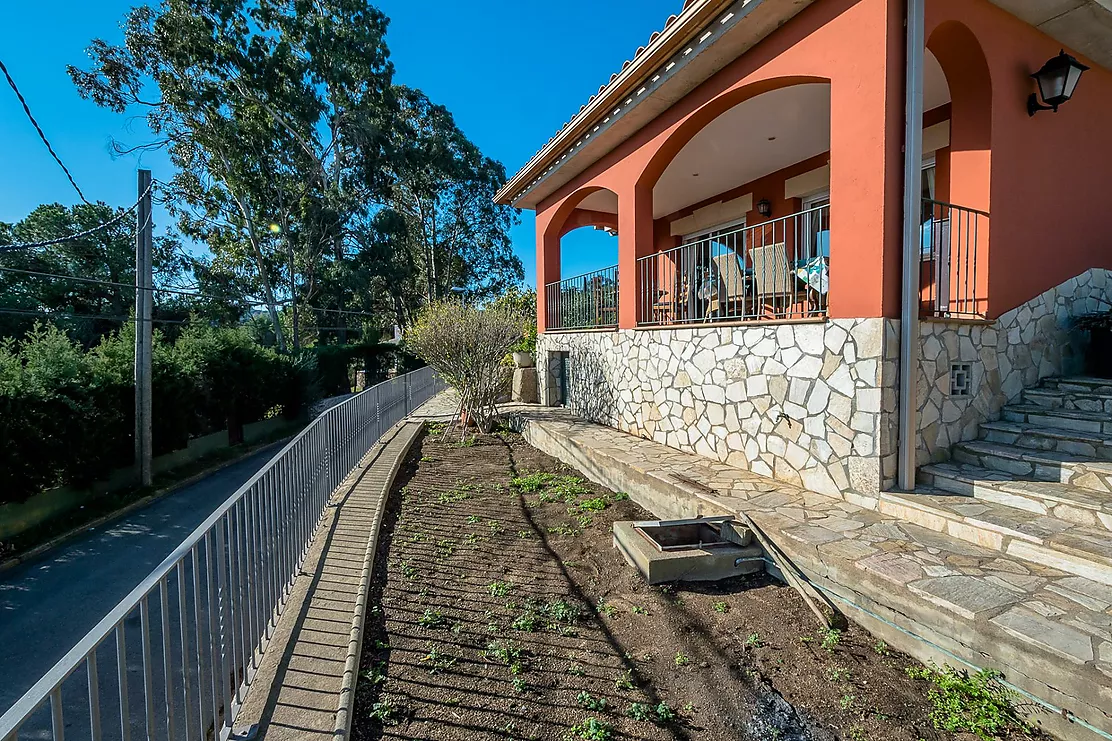 Hermosa villa cerca del centro de Calonge.