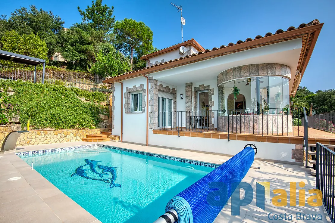 Maison élégante avec vue sur la mer et piscine à Mas Ambros, Calonge.