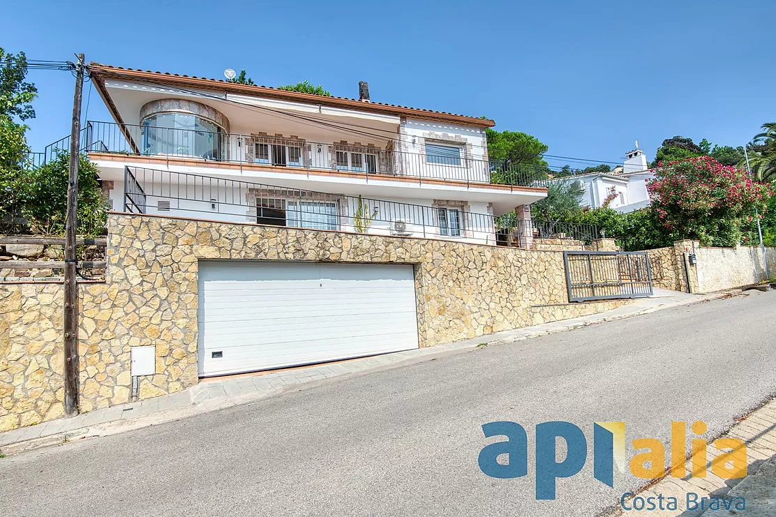 Maison élégante avec vue sur la mer et piscine à Mas Ambros, Calonge.