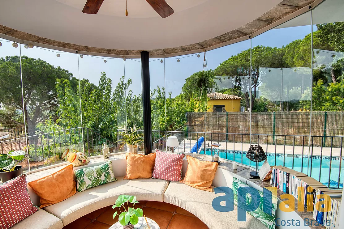 Maison élégante avec vue sur la mer et piscine à Mas Ambros, Calonge.