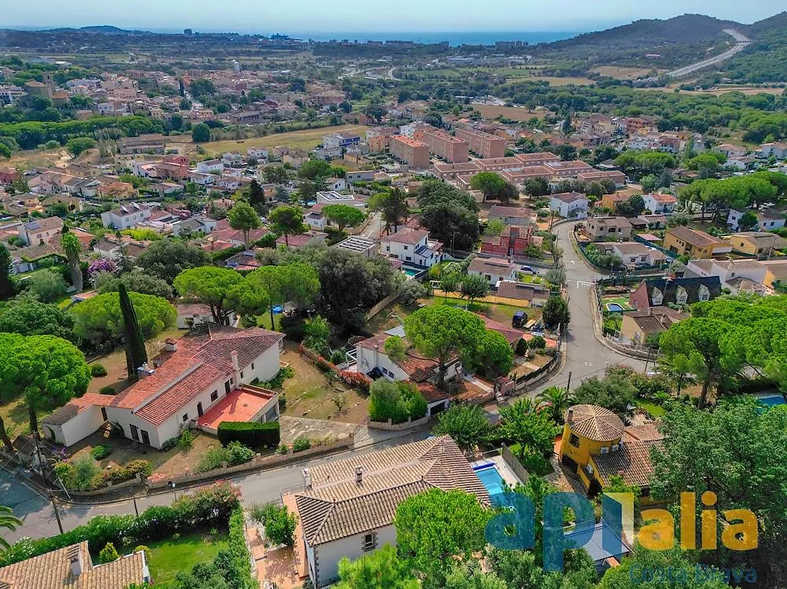 Maison élégante avec vue sur la mer et piscine à Mas Ambros, Calonge.