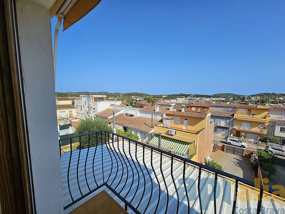 CASA ADOSADA EN VENTA EN ZONA TRANQUILA DE PALAMÓS