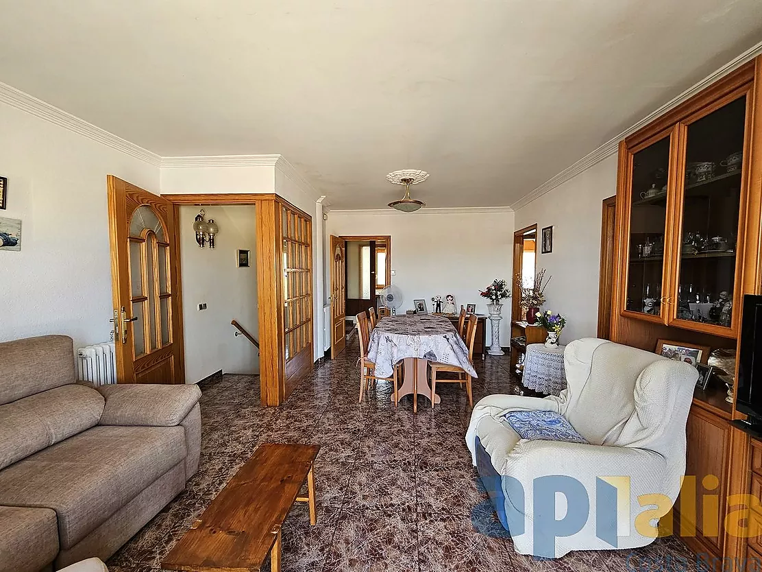 CASA ADOSADA EN VENTA EN ZONA TRANQUILA DE PALAMÓS