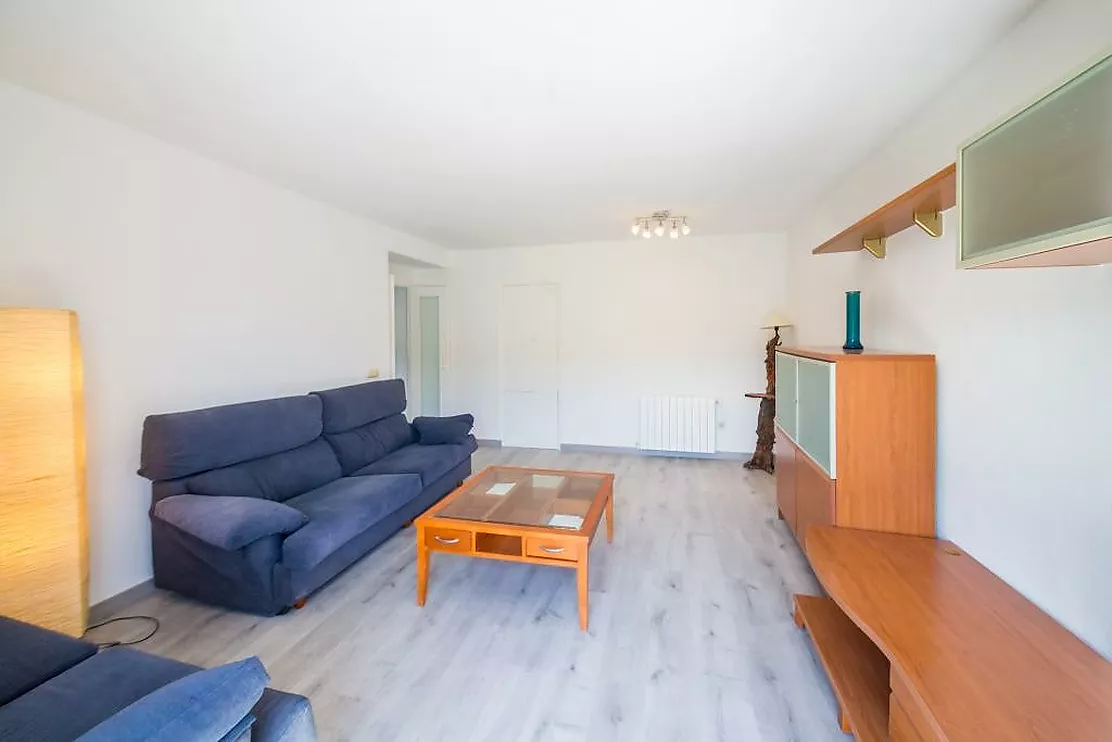 Appartement rénové et cosy, avec beaucoup de lumière, de confort et d'espace supplémentaire.