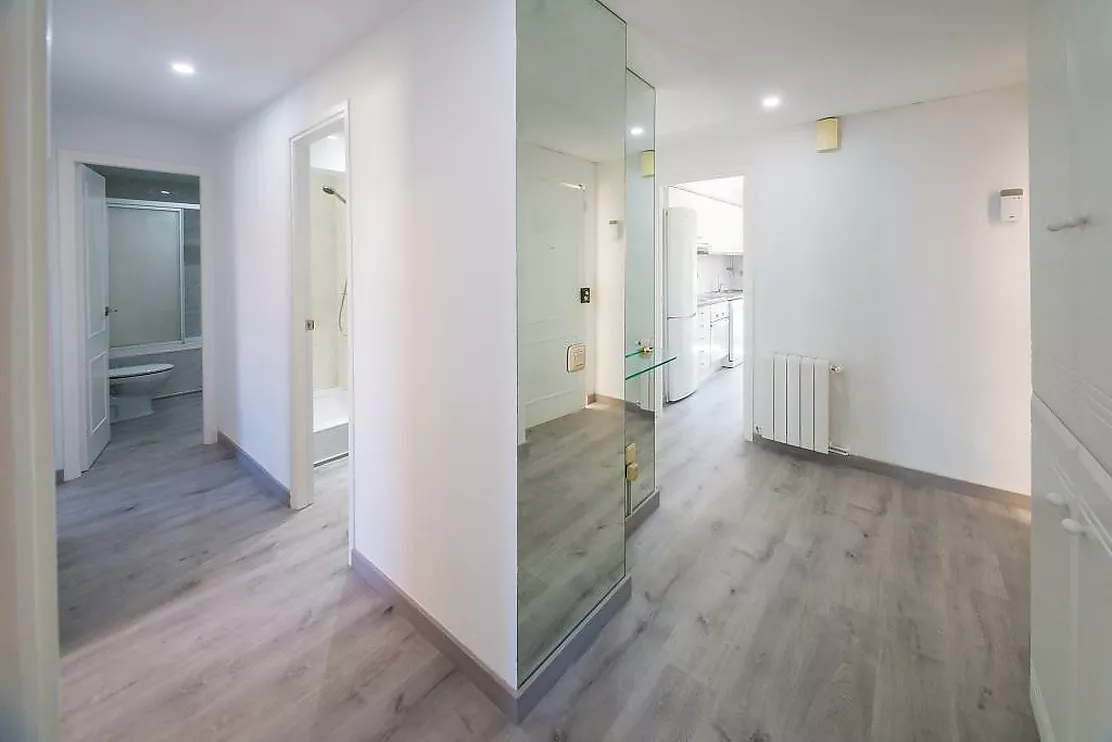 Appartement rénové et cosy, avec beaucoup de lumière, de confort et d'espace supplémentaire.