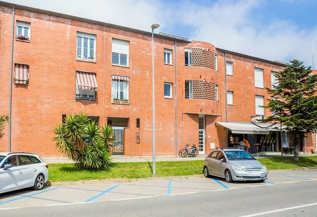 Appartement rénové et cosy, avec beaucoup de lumière, de confort et d'espace supplémentaire.