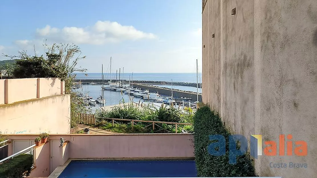 Exclusive apartment with views of Port Marina and private garage.