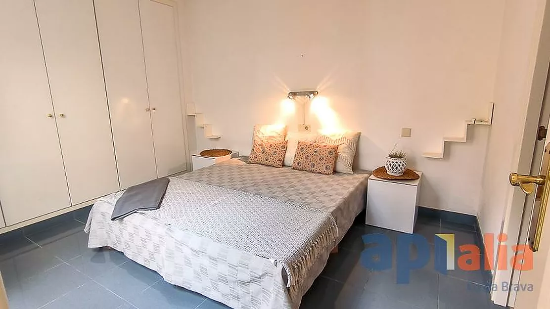 Appartement exclusif avec vue sur le Port Marina et garage privé.