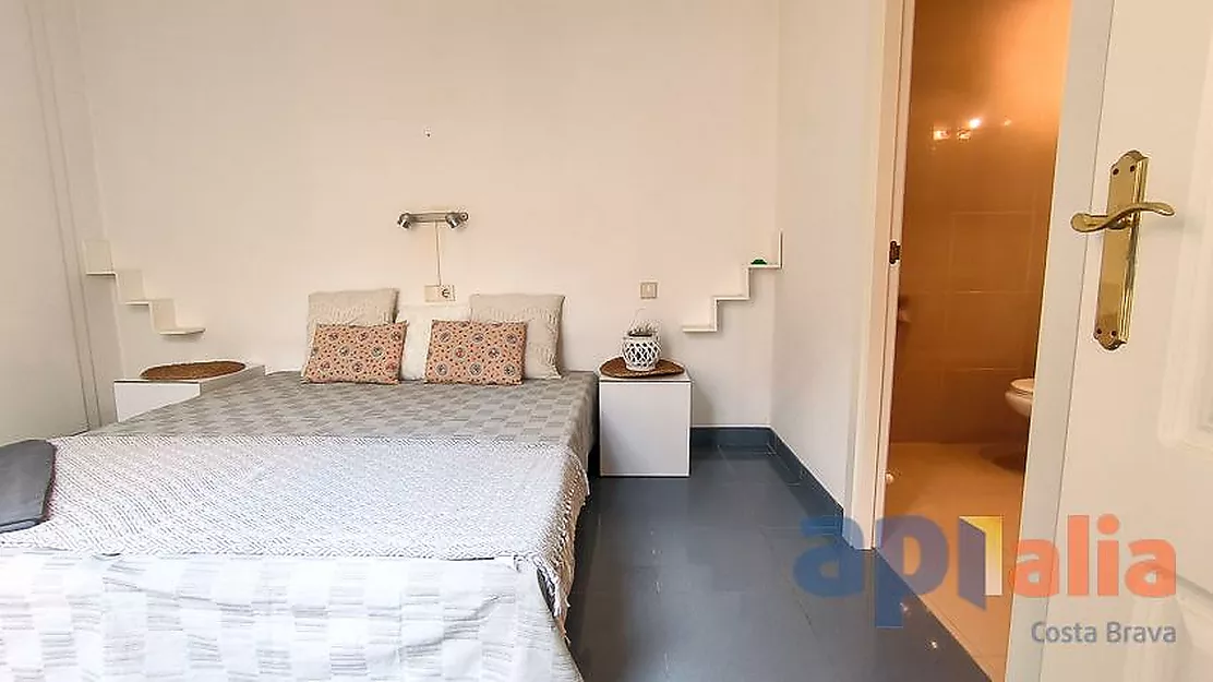 Appartement exclusif avec vue sur le Port Marina et garage privé.