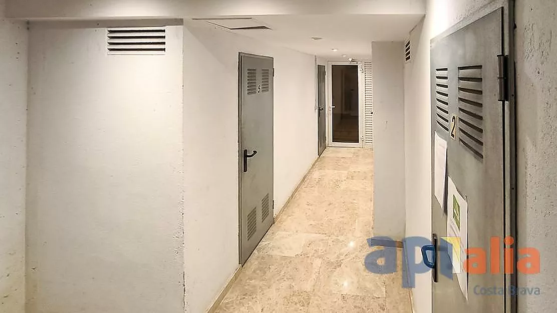 Appartement exclusif avec vue sur le Port Marina et garage privé.