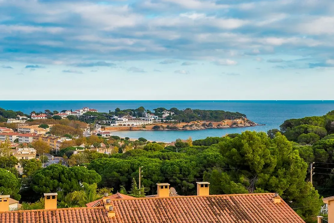 Casa adossada amb vistes a Sant Feliu de Guíxols