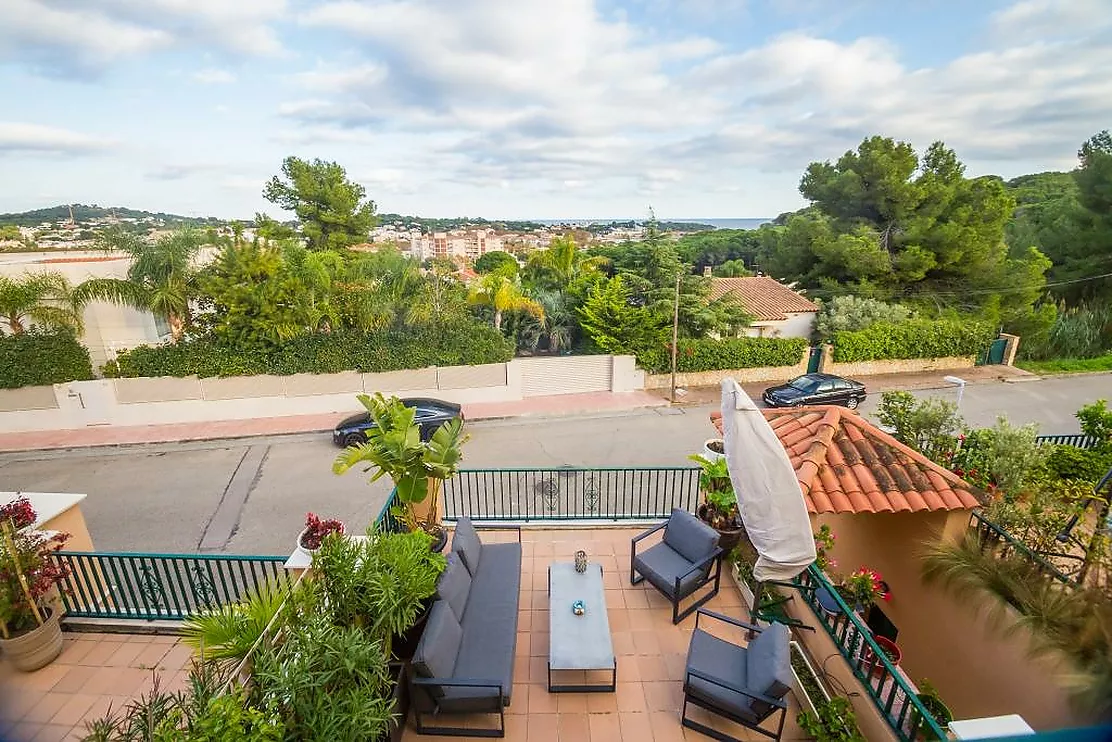 Casa adossada amb vistes a Sant Feliu de Guíxols