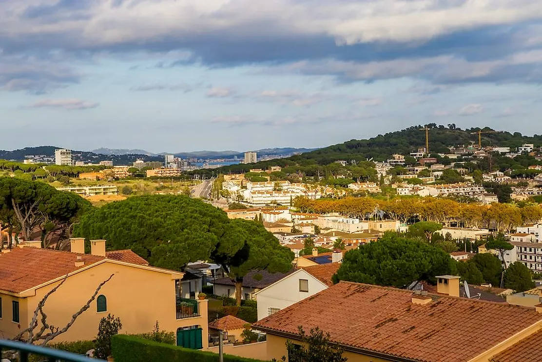 Casa adossada amb vistes a Sant Feliu de Guíxols