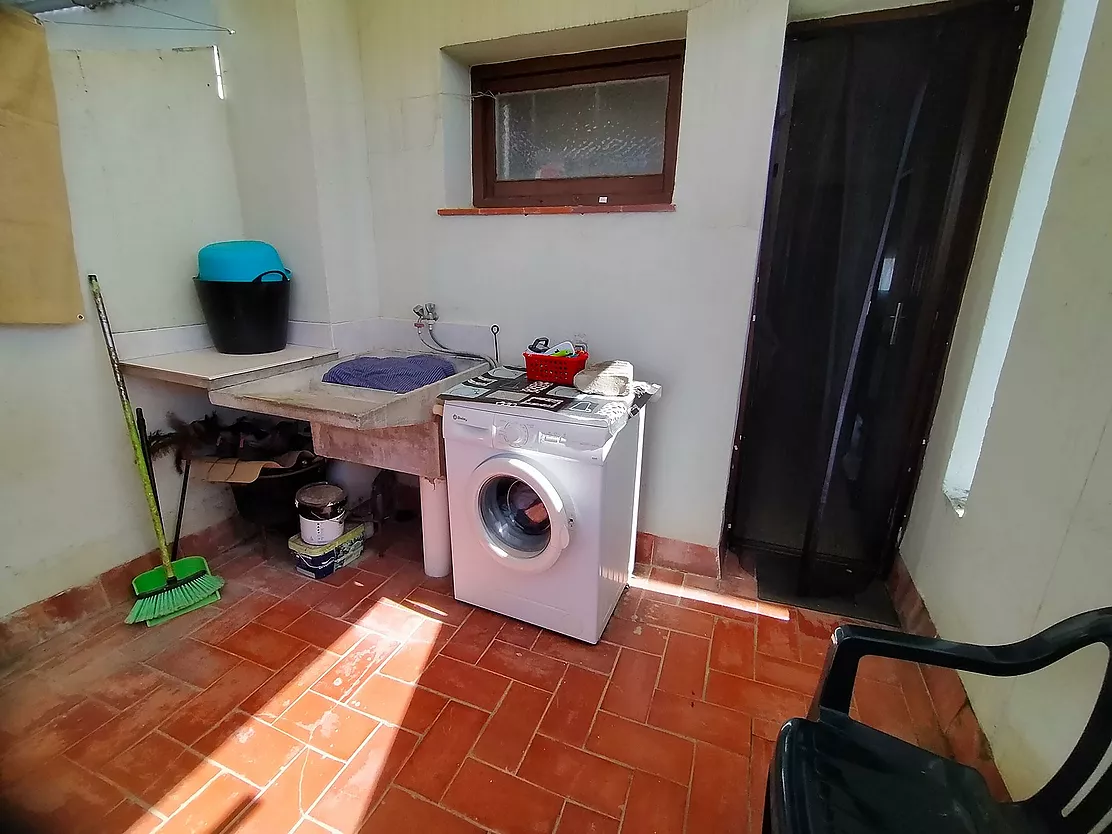 CORÇÀ- CASA EN VENDA AMB CUINA OFFICE, PATI I TERRASSA AL BAIX EMPORDÀ