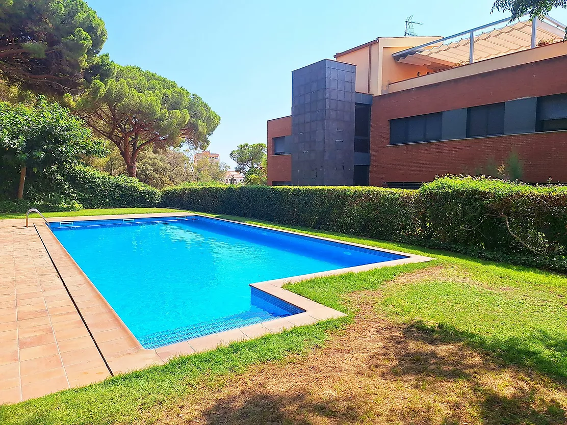 Magnífic Apartament a Sant Antoni de Calonge: Llum, Confort i Proximitat al Mar.