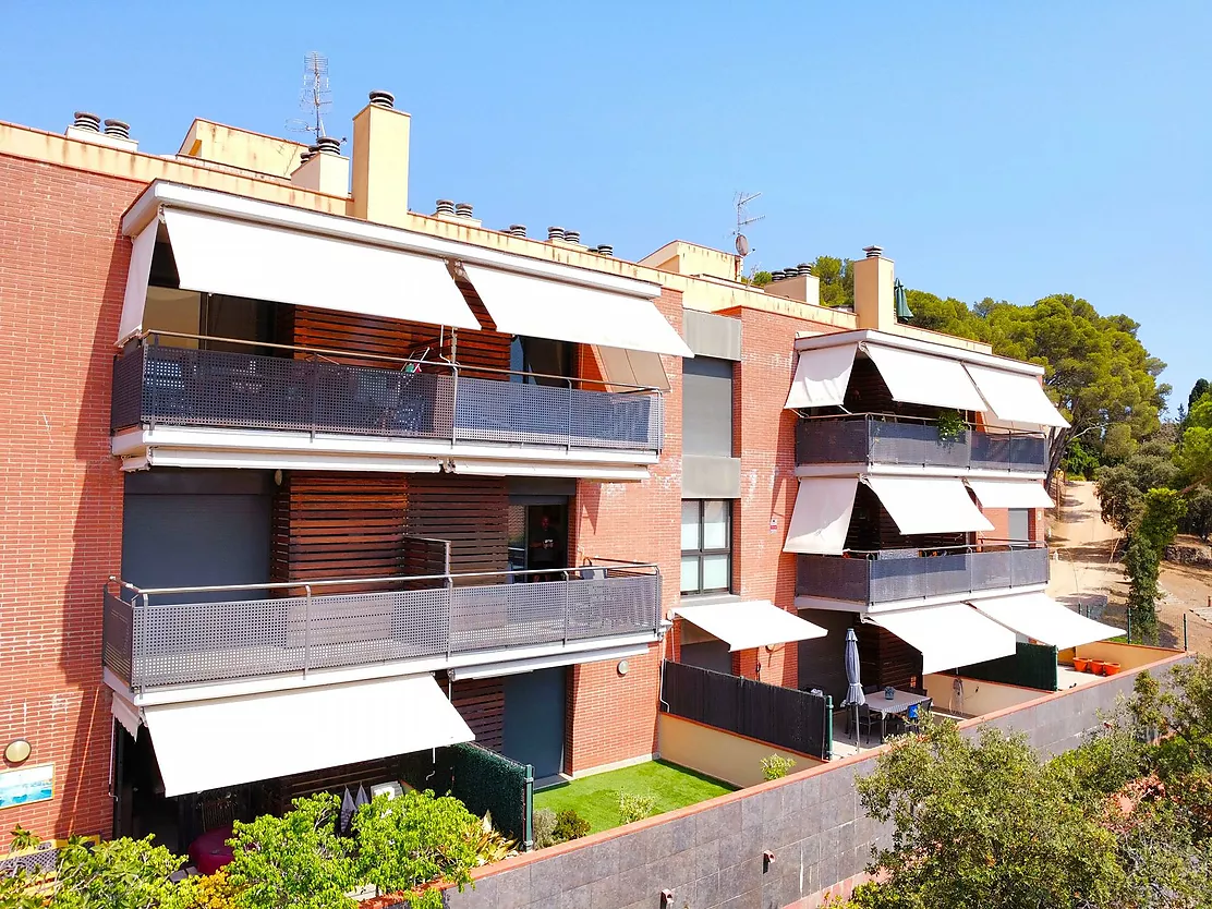 Magnífic Apartament a Sant Antoni de Calonge: Llum, Confort i Proximitat al Mar.