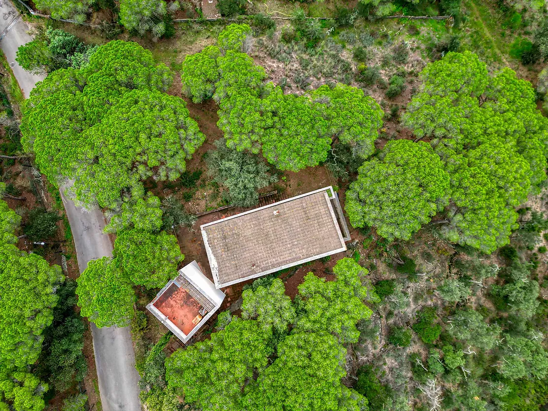 Xalet d'obra arquitectònica totalment integrat a la natura, zona Església. Santa Cristina d'Aro