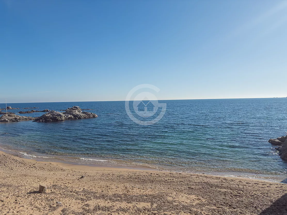 Appartement en première ligne avec vue panoramique sur la mer.