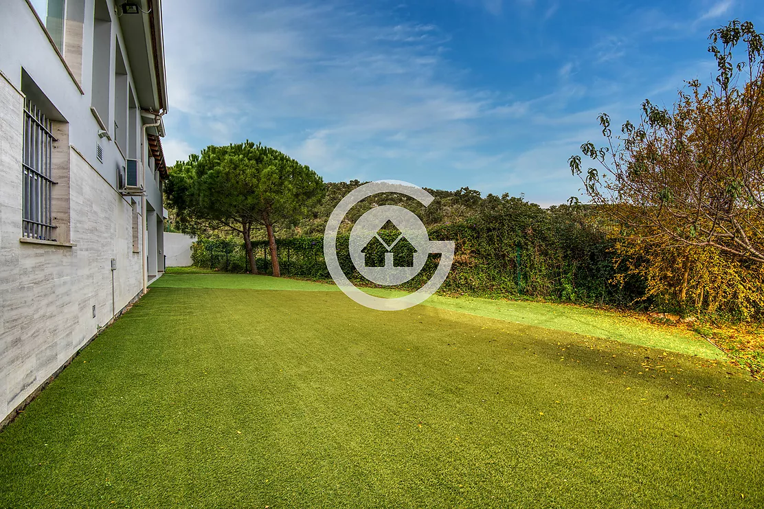 Exclusiva casa con piscina en Calonge.