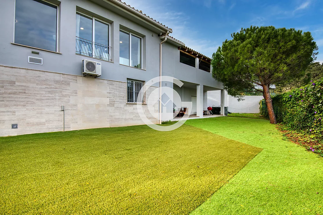 Exclusiva casa con piscina en Calonge.