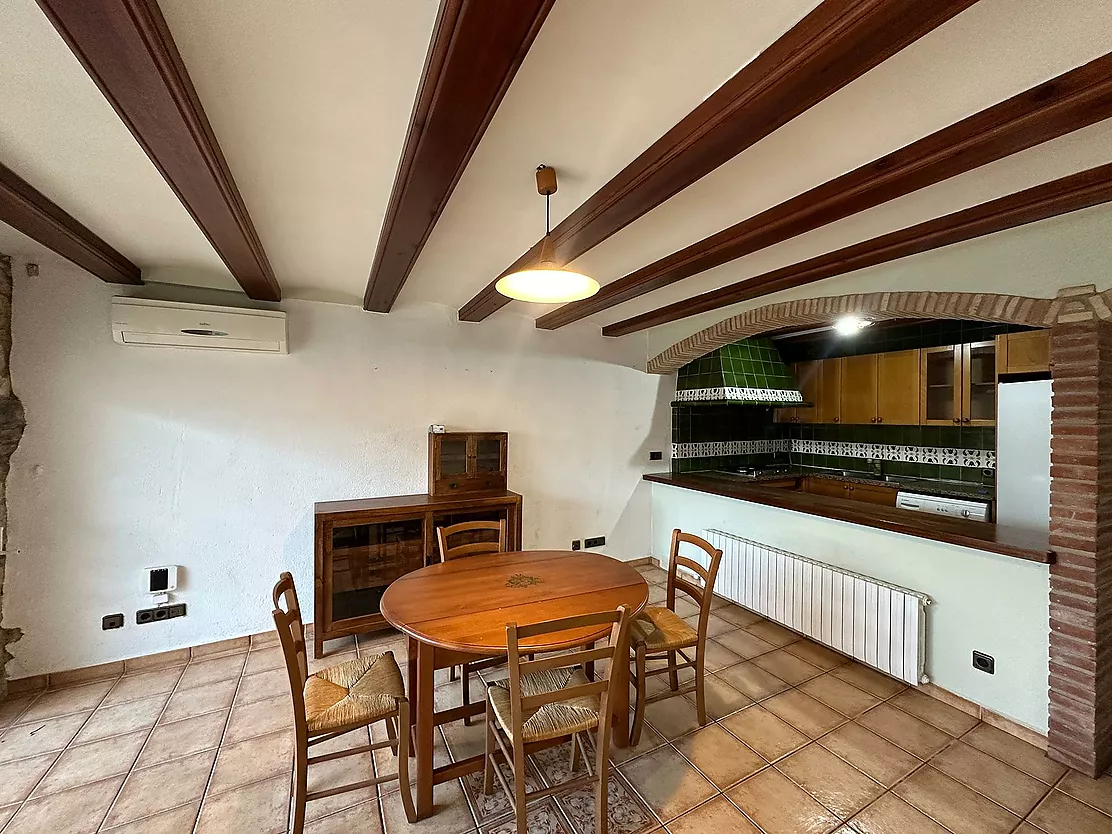 Maison avec grand jardin à vendre à La Bisbal d'Empordà.