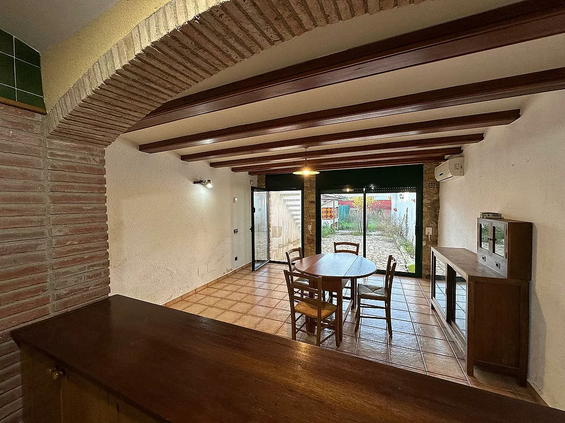 Maison avec grand jardin à vendre à La Bisbal d'Empordà.