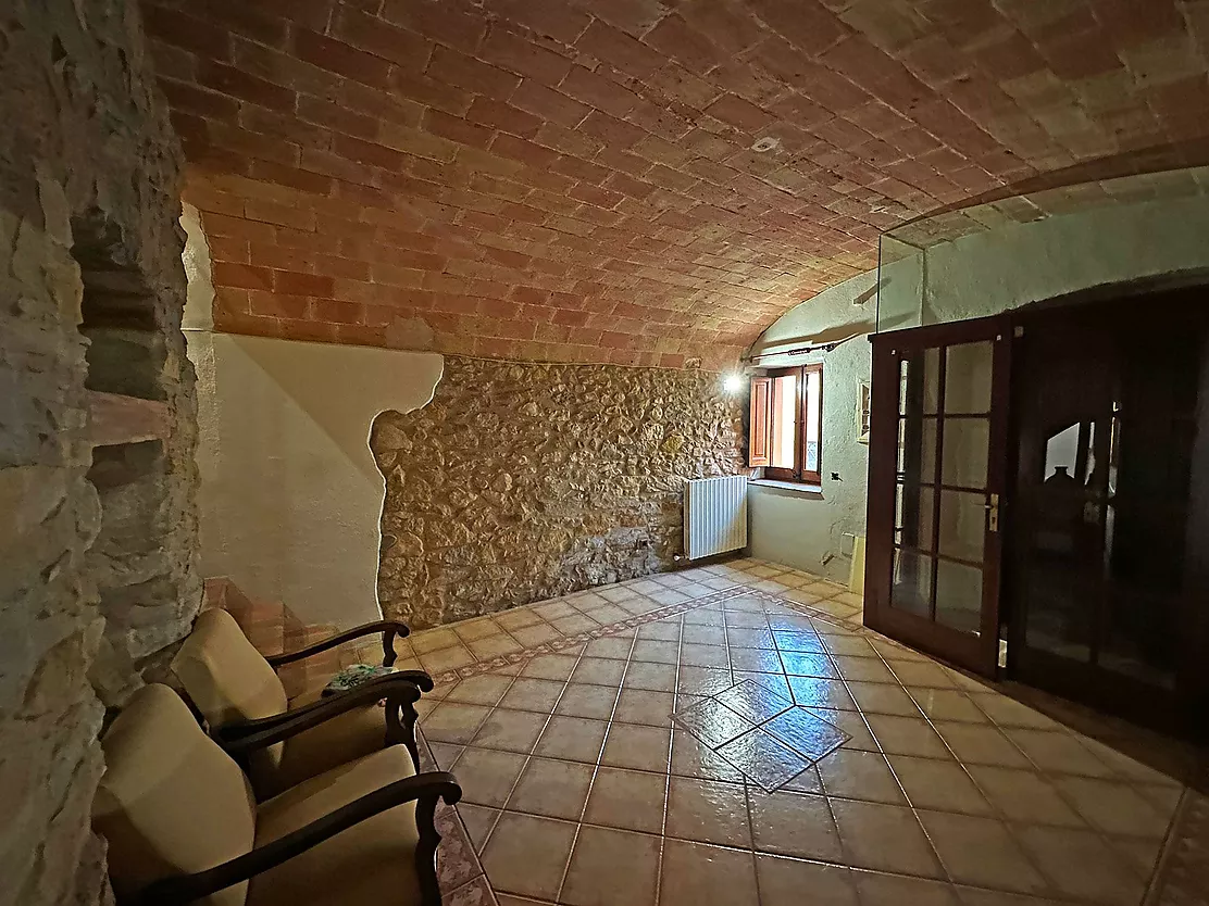 Casa con amplio jardín en venta en La Bisbal d'Empordà