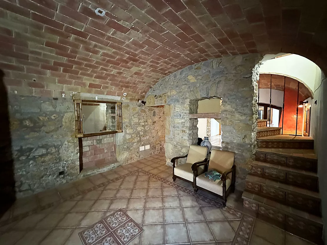 Casa con amplio jardín en venta en La Bisbal d'Empordà