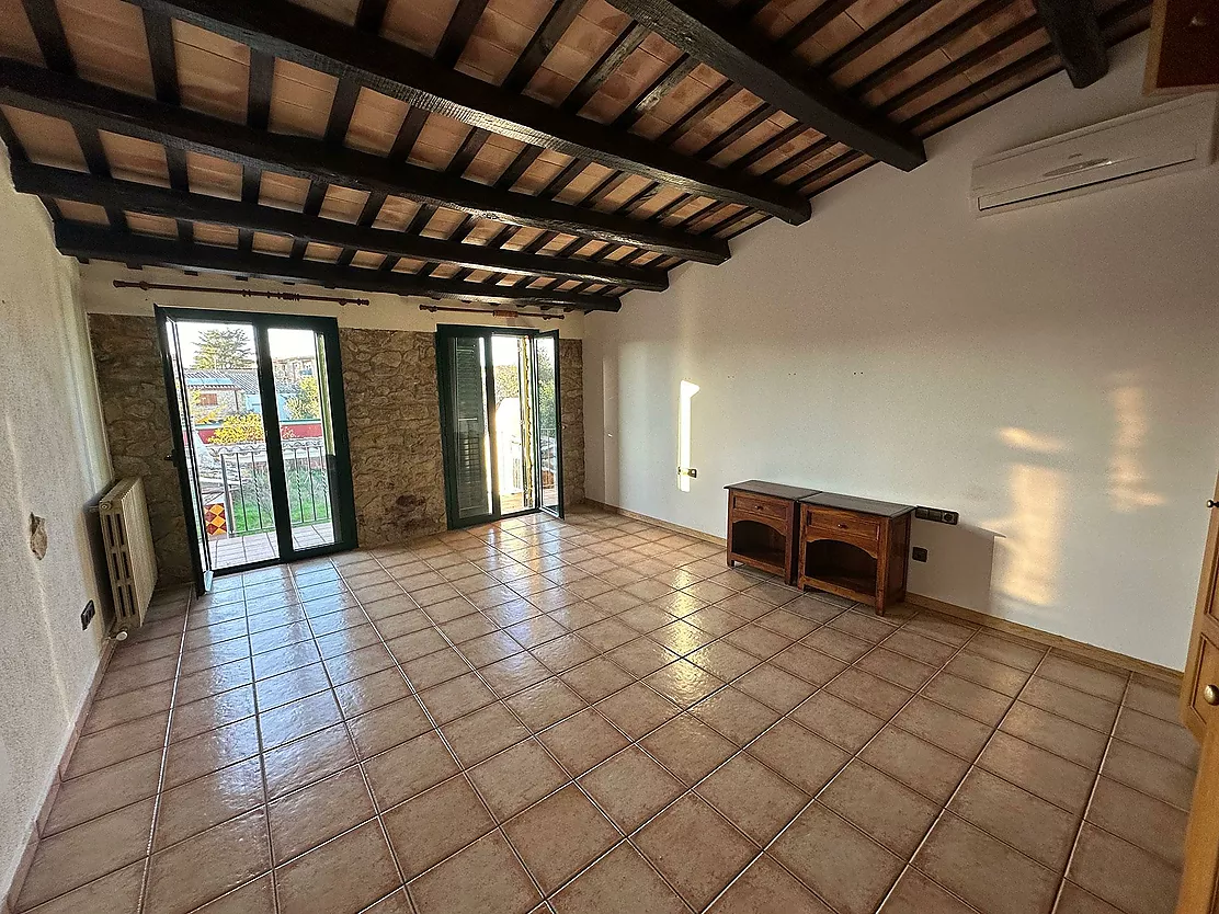 Casa con amplio jardín en venta en La Bisbal d'Empordà