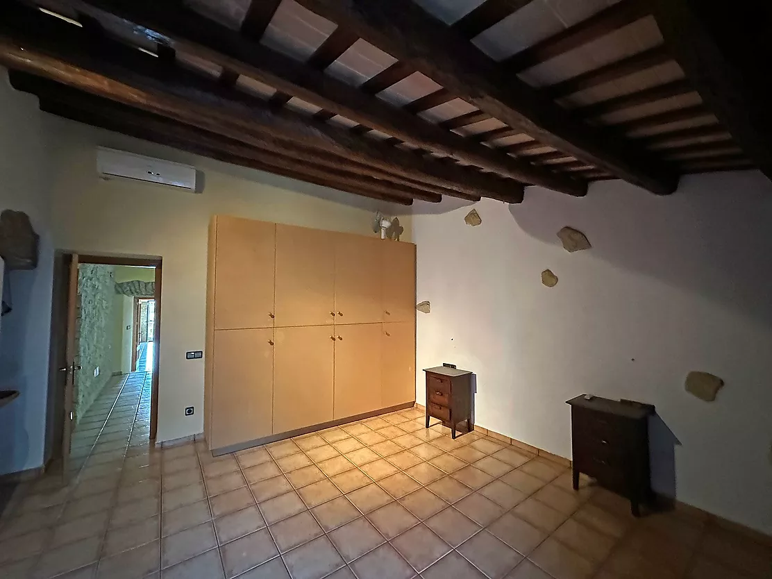 Maison avec grand jardin à vendre à La Bisbal d'Empordà.