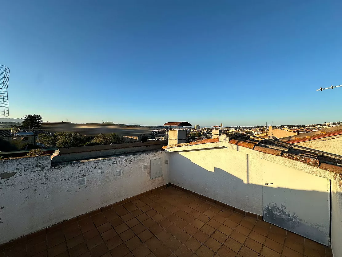 Casa con amplio jardín en venta en La Bisbal d'Empordà