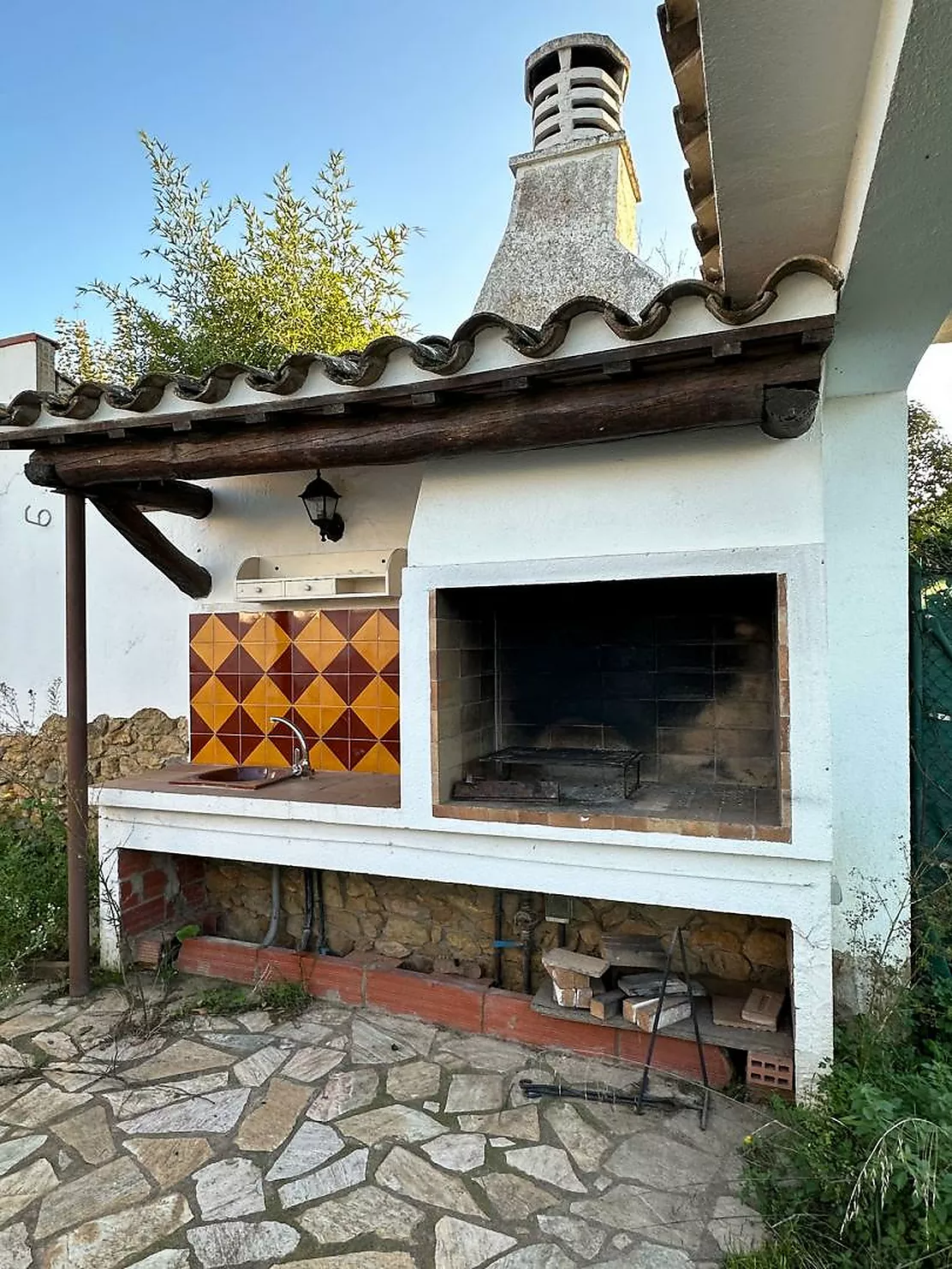 Casa amb ampli jardí en venda a La Bisbal d'Empordà