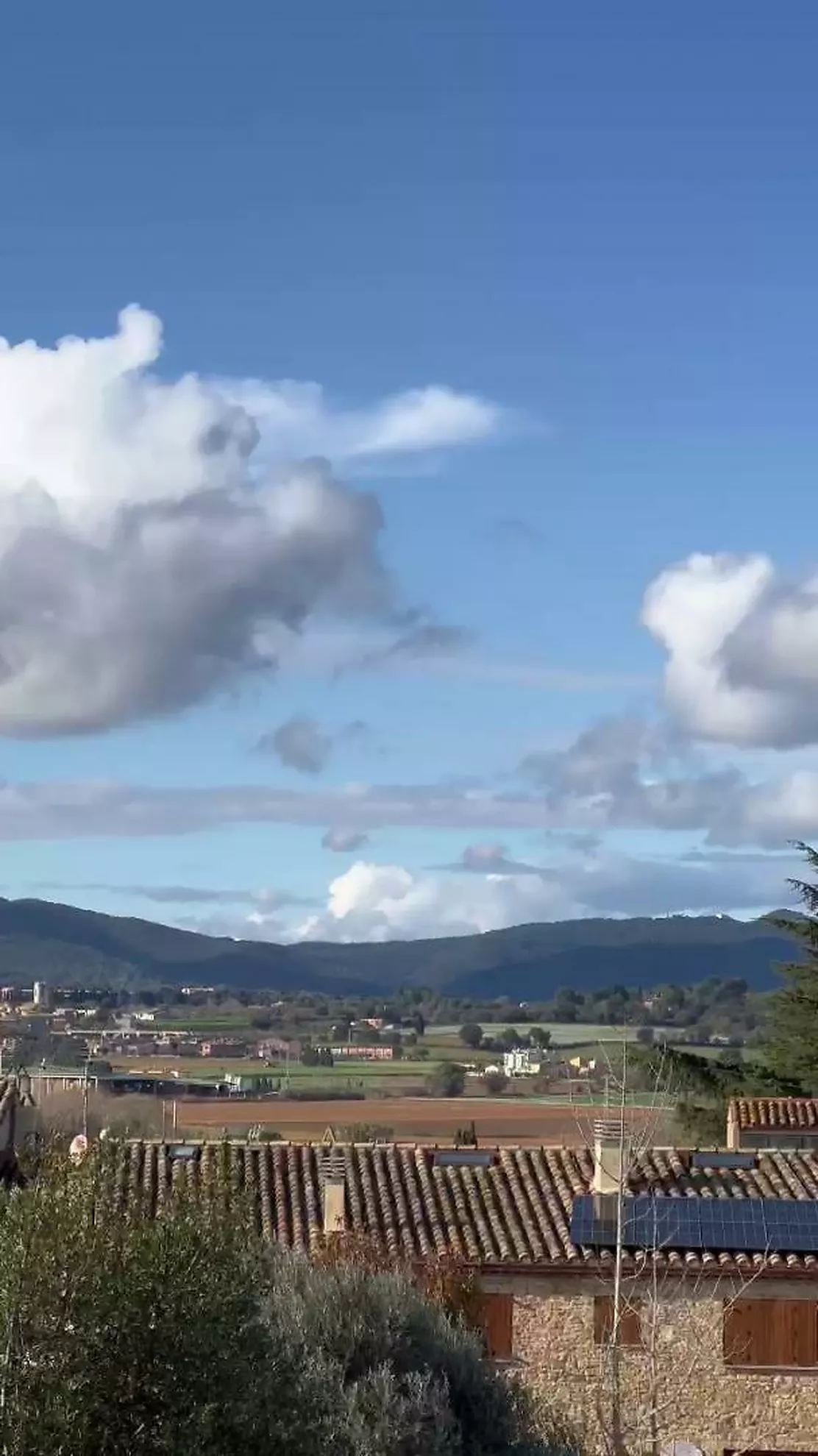 Casa amb ampli jardí en venda a La Bisbal d'Empordà