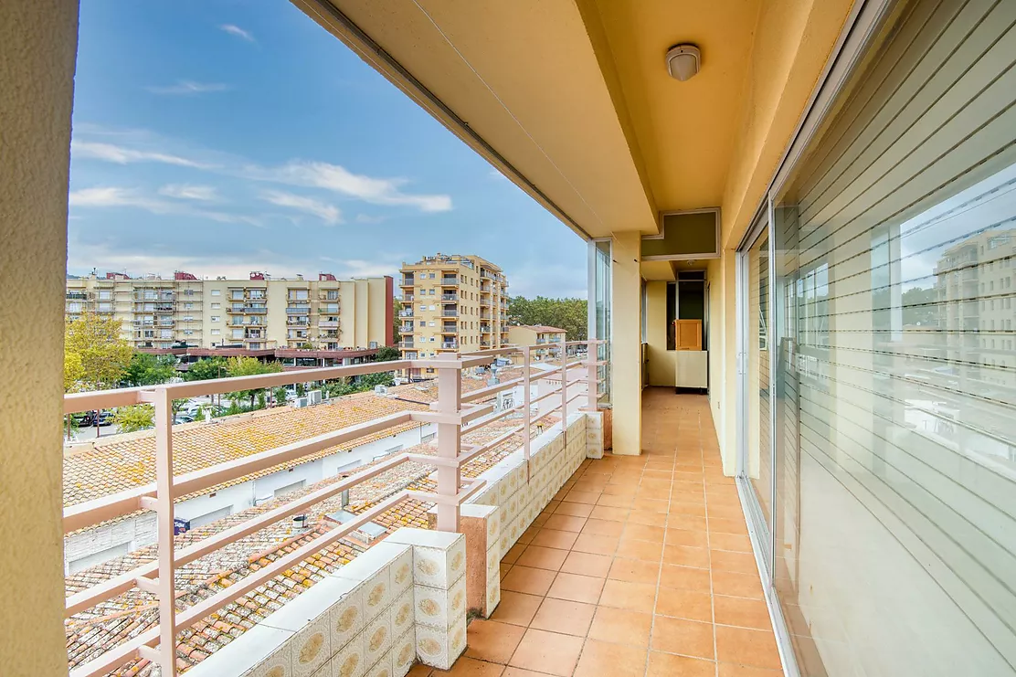 Spacious property in the heart of Platja d'Aro, just minutes from the beach and with all amenities.