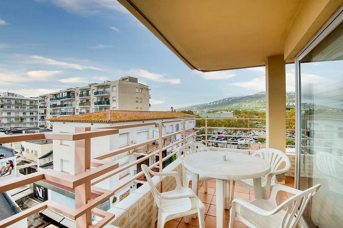 Spacious property in the heart of Platja d'Aro, just minutes from the beach and with all amenities.