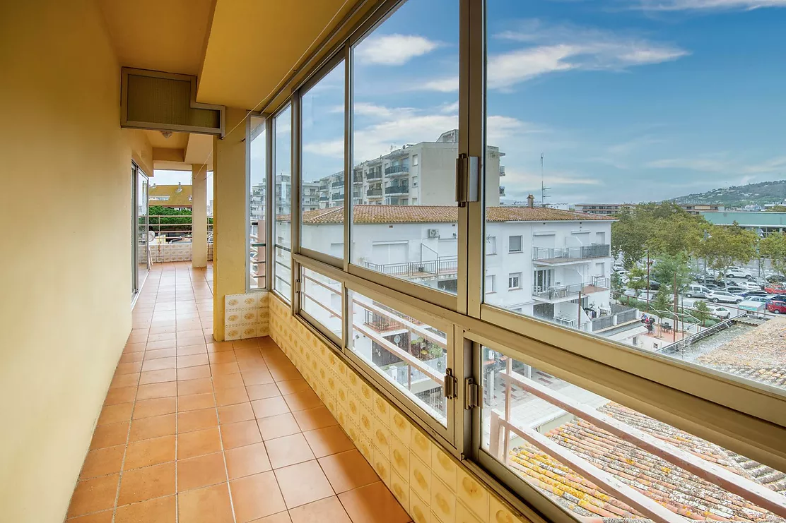 Spacious property in the heart of Platja d'Aro, just minutes from the beach and with all amenities.