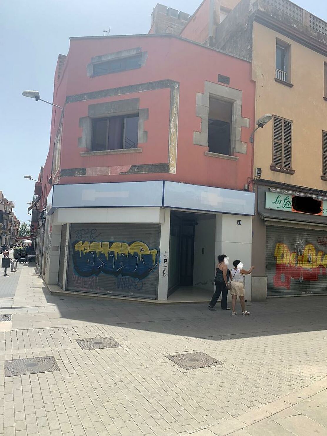 EDIFICIO SITUADO EN FRENTE DE LA IGLESIA DE MALGRAT DE MAR