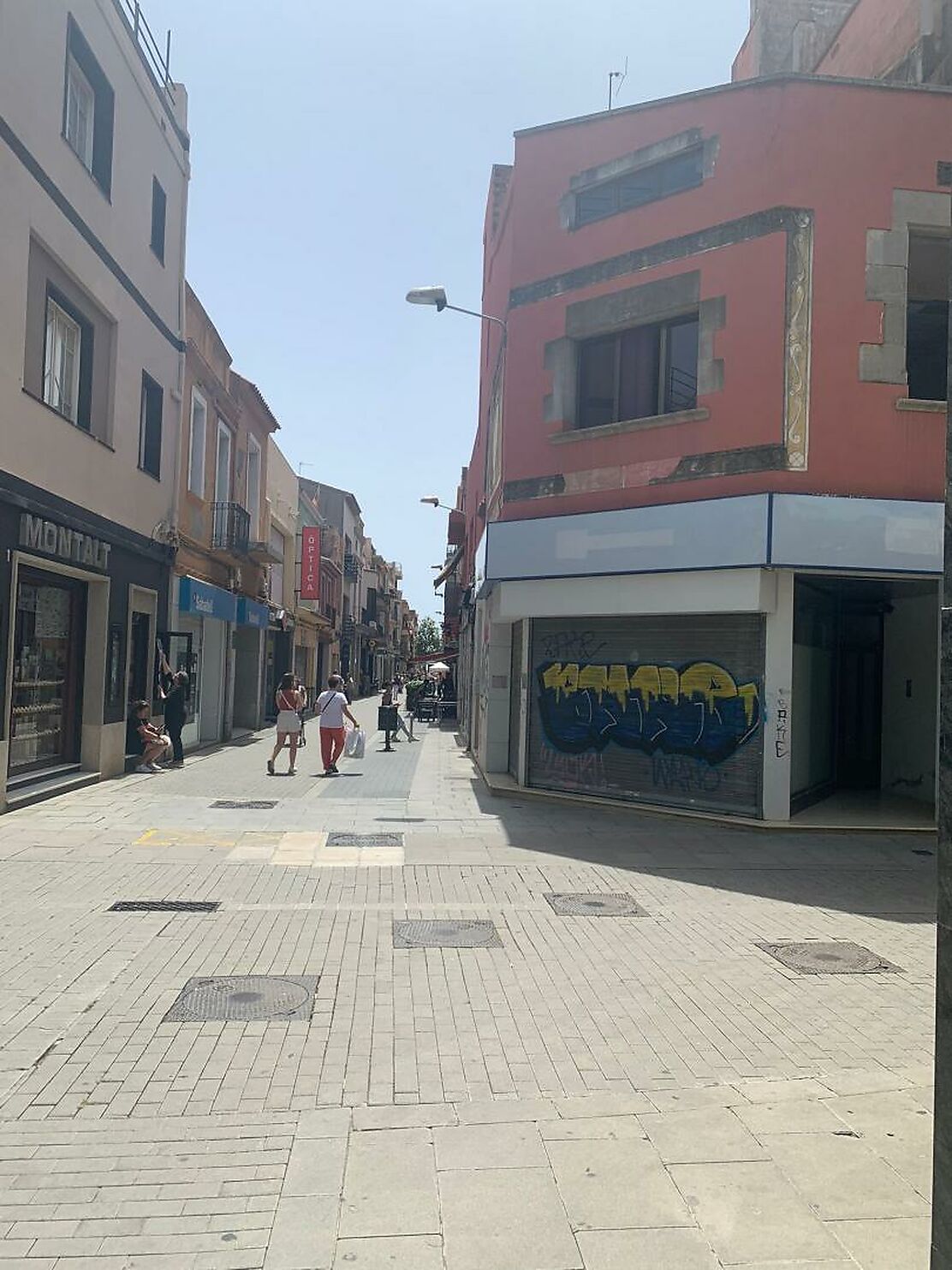 EDIFICIO SITUADO EN FRENTE DE LA IGLESIA DE MALGRAT DE MAR