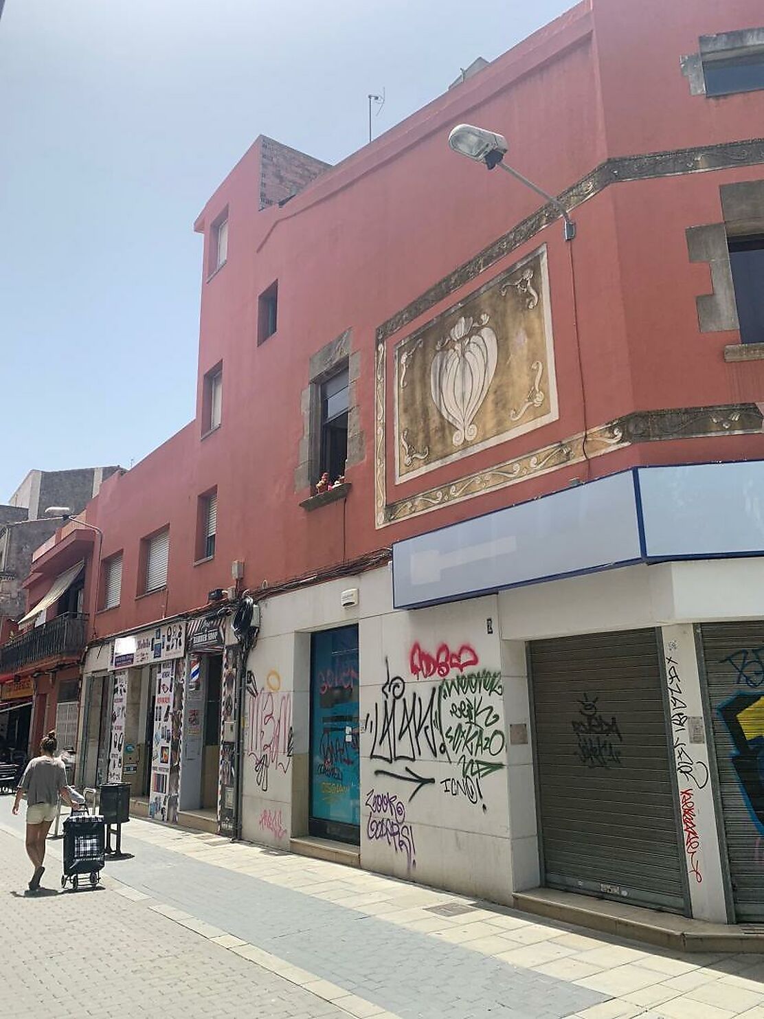 EDIFICIO SITUADO EN FRENTE DE LA IGLESIA DE MALGRAT DE MAR